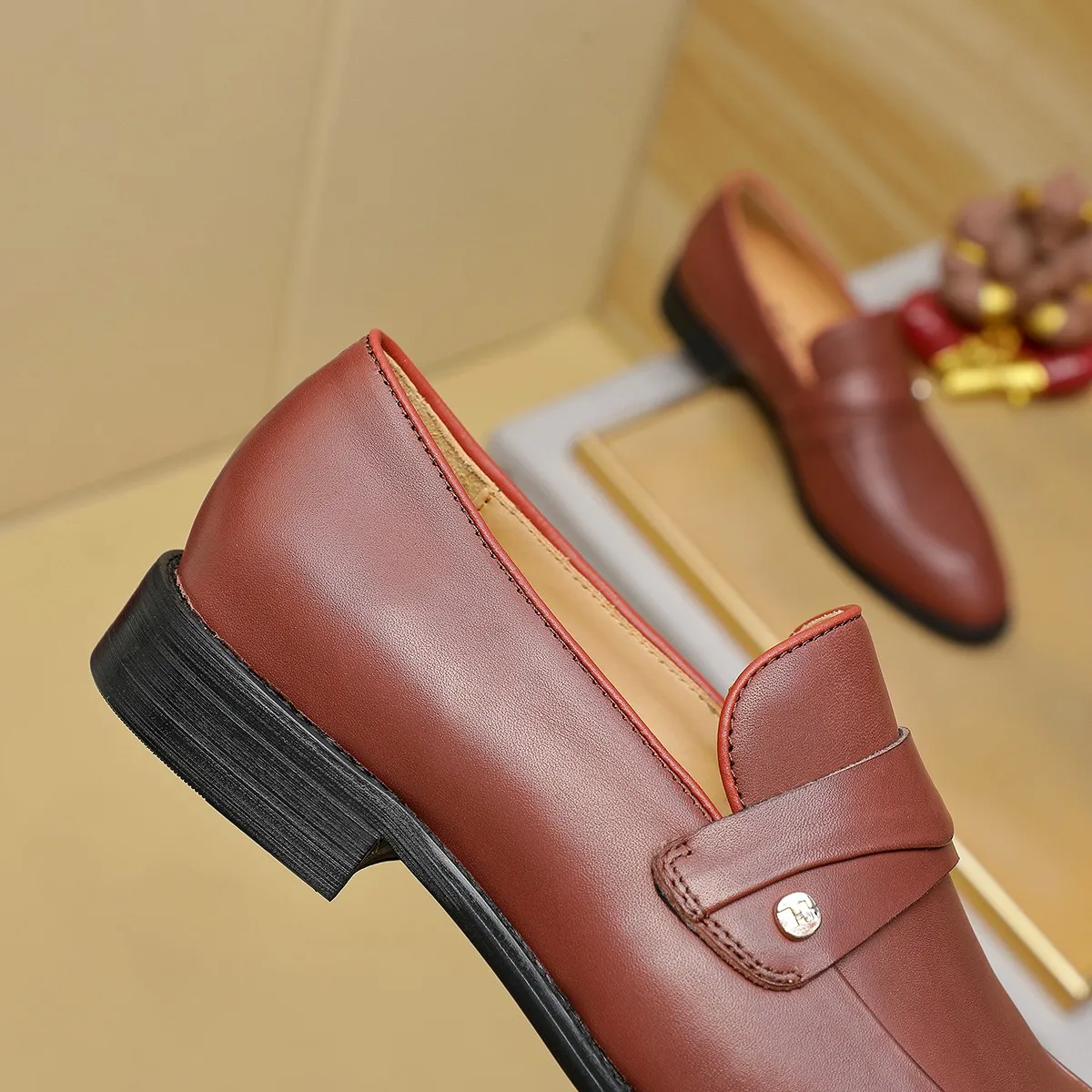 Men's shoes 💰460 Ferragamo [Ferragamo] top imported suit men's shoes 💯Original copy of the official website, product materials: selected imported embossed calfskin + luxury hardware buckle accessories ~ imported water-dyed cow 🐂 leather lining. Strong three-dimensional visual effect, original combination outsole, multiple colors available😘 Size: 39-44 (38.45.46. Customized)